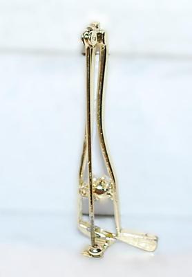 Double Gold Colored GOLF CLUBS BROOCH (2¼" x ¾") with a Faux Pearl Accent on a Gold Tone Setting