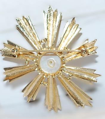 Half Pearl-Style Button Center BROOCH (2¼" Diam.) on a Gold Tone "SUNBURST" Setting