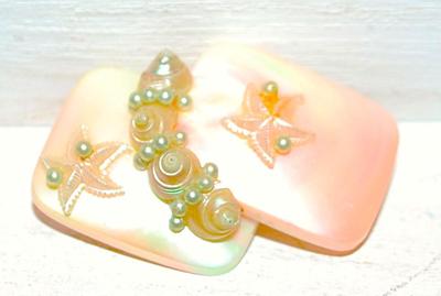VINTAGE PINK & WHITE "Shells, Pearls & Starfish" BROOCH (1½" x 1½") on Acrylic Base