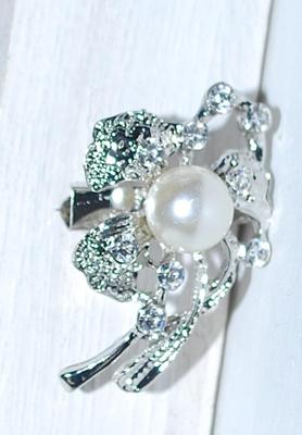 Faux PEARL Center and 9 Accents Clear Stones BROOCH (1¼" x ¾") on a Silver Tone Setting