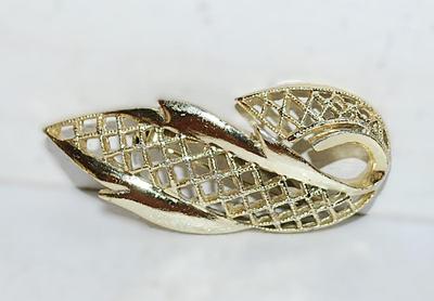 Grill Style SWIRL BROOCH (2" x ¾") on a Gold Tone Setting