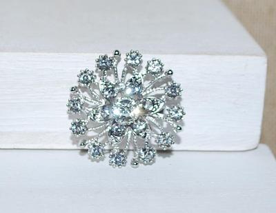 Round 6 INNER PETALS STAR Silver Tone BROOCH (1⅛" Diam.)