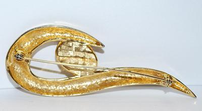 Large Gold SWIRL BROOCH (3½" x 1¼") with Oval Black Beveled Stone and Gold Tone Setting