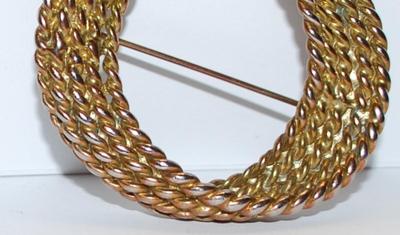Vintage Curved and Rolled Gold Colored ROPE STYLE BROOCH (2" Diam.) with 5 "Strands" & Gold Tone Setting
