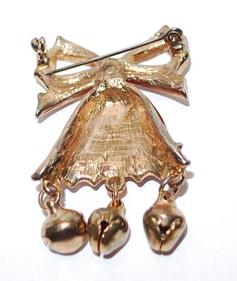 BOWTIE Red & Green BROOCH (2" x 1½") with 3 Gold Colored BELLS and Gold Tone Setting