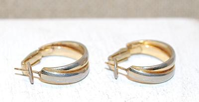 VINTAGE 1950's Overlapping Silver Tone Circles Earrings (¾" Circ.) on a Hinged Snap Clasp