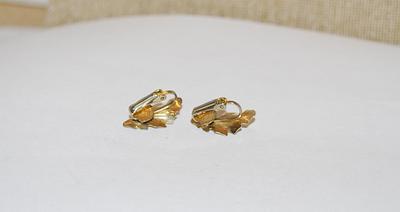 Gold Tone LEAVES EARRING Set with Snap Clasp