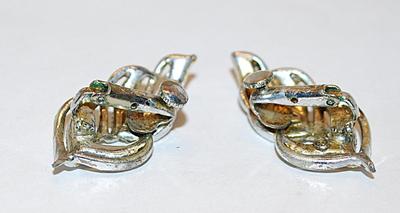 Silver Tone Dimpled LEAVES EARRINGS Set with SNAP Clasp