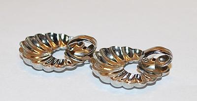 Silver Colored Metal Ribbed Circle EARRINGS Set with Spring Snap Clasp