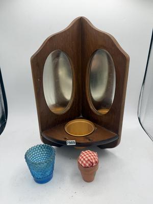 Corner votive holder