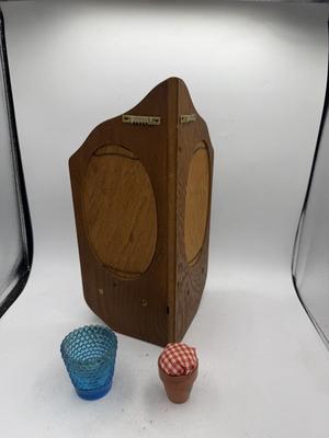 Corner votive holder