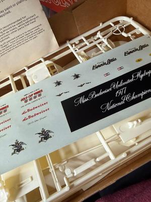Miss Budweiser model kit-New in box