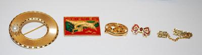 Collection of 5 BROOCHES / PINS Including Pearl on Circle, Bowtie, Wall of China Scene, Letters " SMS" & # "80"