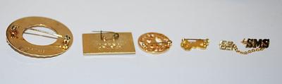 Collection of 5 BROOCHES / PINS Including Pearl on Circle, Bowtie, Wall of China Scene, Letters " SMS" & # "80"