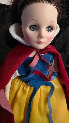 Snow White Storybook Doll | Vintage 1980s Effanbee Disney 11" Vinyl Collector Princess Doll