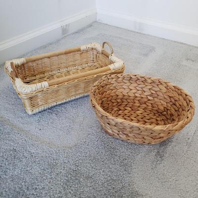 LOT 17F: Collection of Baskets for Home Decor and Organization