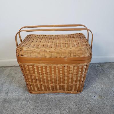 LOT 20F: Outdoor/Entertaining Storage, Trays & Organization & Picnic Basket
