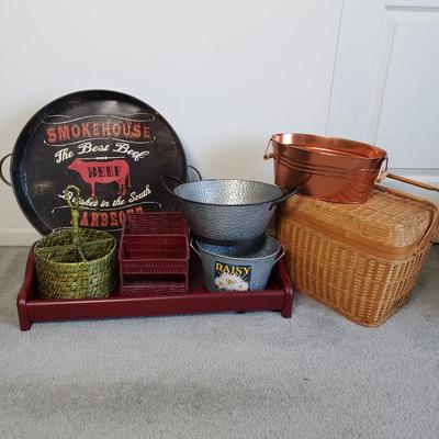 LOT 20F: Outdoor/Entertaining Storage, Trays & Organization & Picnic Basket