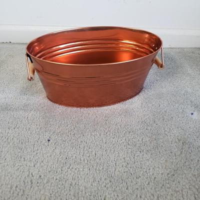 LOT 20F: Outdoor/Entertaining Storage, Trays & Organization & Picnic Basket