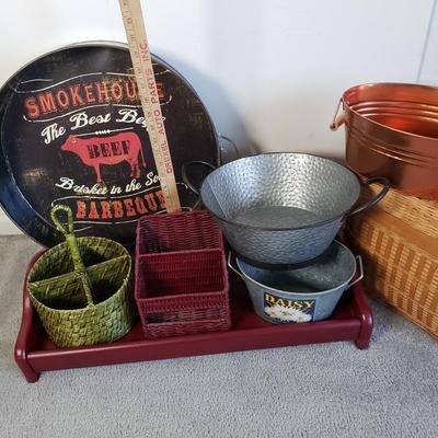LOT 20F: Outdoor/Entertaining Storage, Trays & Organization & Picnic Basket