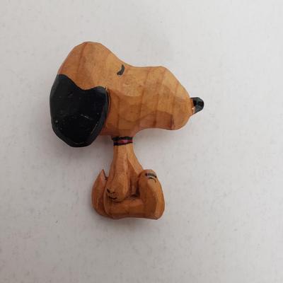 LOT 45F: Vintage Snoopy Collection-Suncatcher & Pins