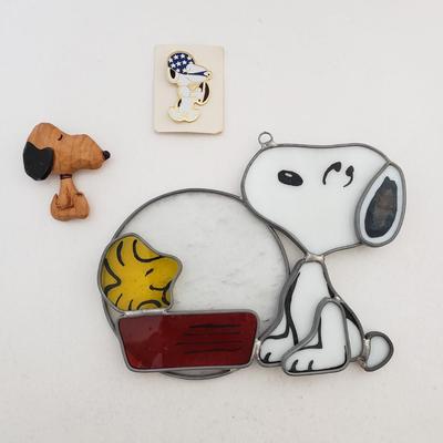 LOT 45F: Vintage Snoopy Collection-Suncatcher & Pins