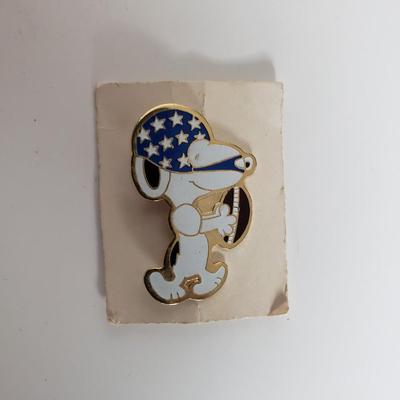 LOT 45F: Vintage Snoopy Collection-Suncatcher & Pins