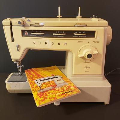 LOT 49F: Vintage Singer Stylist Sewing Machine- Zig Zag Free Arm Model 534