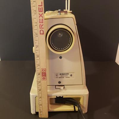 LOT 49F: Vintage Singer Stylist Sewing Machine- Zig Zag Free Arm Model 534