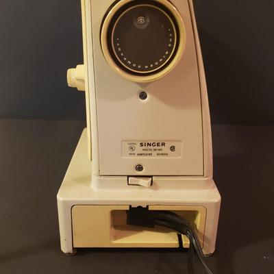 LOT 49F: Vintage Singer Stylist Sewing Machine- Zig Zag Free Arm Model 534