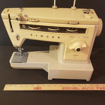 LOT 49F: Vintage Singer Stylist Sewing Machine- Zig Zag Free Arm Model 534