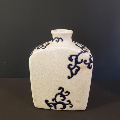 LOT 59L: Decorative Ceramic Vases