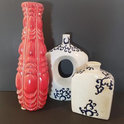LOT 59L: Decorative Ceramic Vases