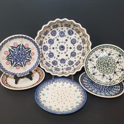 LOT 91K: Polish Pottery Scalloped Bowl & Decorated Plates
