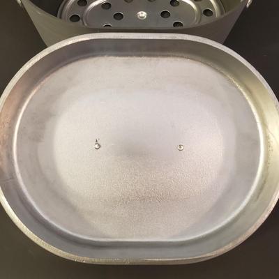 LOT 93L: Magnalite USA 12 in Dutch Oven Roaster