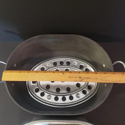 LOT 93L: Magnalite USA 12 in Dutch Oven Roaster