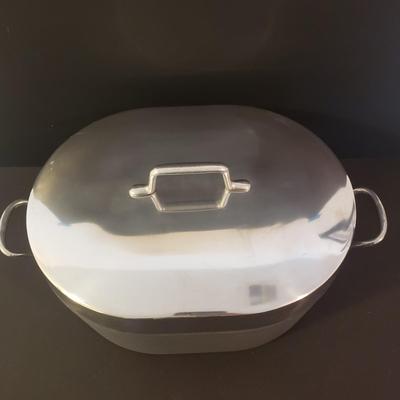 LOT 93L: Magnalite USA 12 in Dutch Oven Roaster