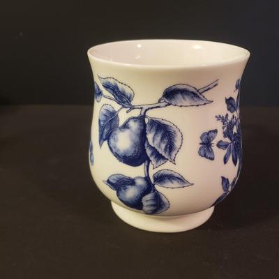 LOT 99K: Spring Vibes- Collection of Floral Ceramic Wares
