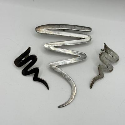 LOT 122J: Vintage Taxco Mexico 925 Sterling Silver Matching Modern Zig Zag Brooch Pin & Pierced Earrings (21.23g)