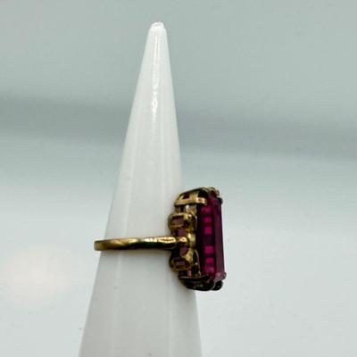 LOT 134J: 10k Gold size 5 Ring (4.56g)