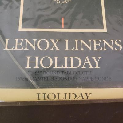 LOT 141L: Lenox USA Servingware Collection & Holiday Tablecloth