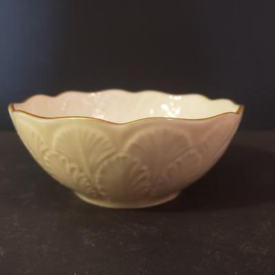 LOT 141L: Lenox USA Servingware Collection & Holiday Tablecloth