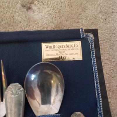LOT 150F: Wm. Rogers Silverplate Flatware Sets in Anti-Tarnish Cases
