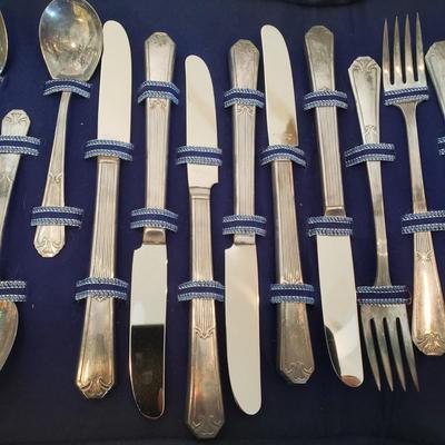 LOT 150F: Wm. Rogers Silverplate Flatware Sets in Anti-Tarnish Cases