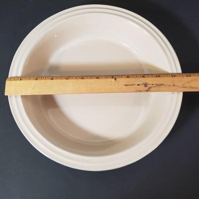 LOT 159K: Le Creuset Pie Plate, Baking Dish & Ramekin