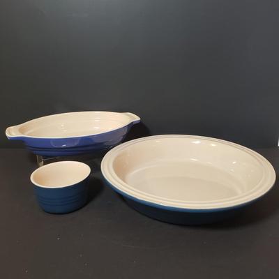 LOT 159K: Le Creuset Pie Plate, Baking Dish & Ramekin
