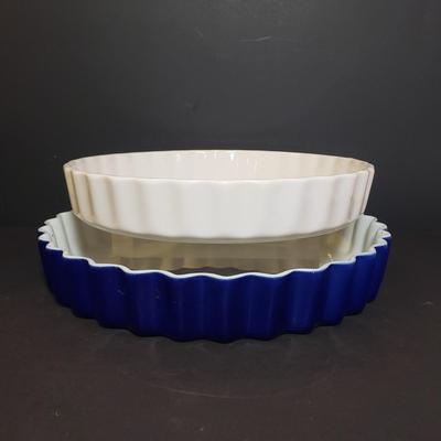 LOT 160K: Blue & White Mixing Bowl Set, Pie Plates & Spongeware Baking Dishes