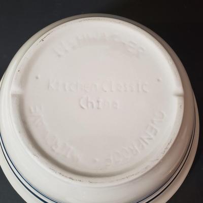 LOT 160K: Blue & White Mixing Bowl Set, Pie Plates & Spongeware Baking Dishes