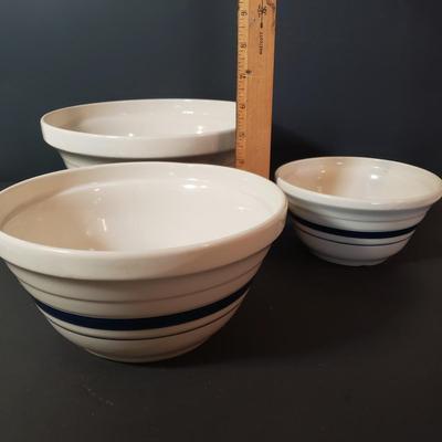 LOT 160K: Blue & White Mixing Bowl Set, Pie Plates & Spongeware Baking Dishes