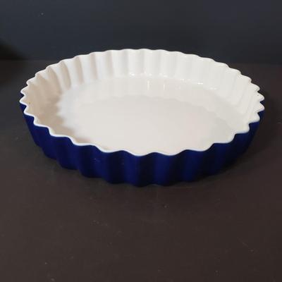 LOT 160K: Blue & White Mixing Bowl Set, Pie Plates & Spongeware Baking Dishes